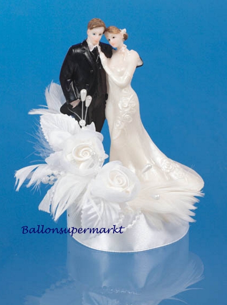 brautpaar-weiss-dekoration-hochzeit-hochzeitstorte