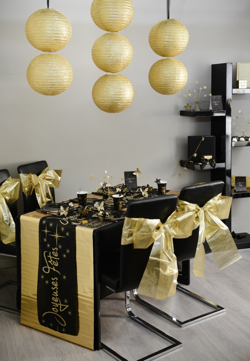 partydekoration-mit-goldenen-glitzer-glanz-lampions