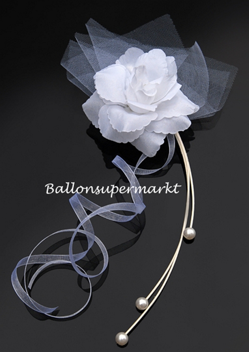 weisses-rosen-bouquet-zur-dekoration-hochzeit-hochzeitsauto